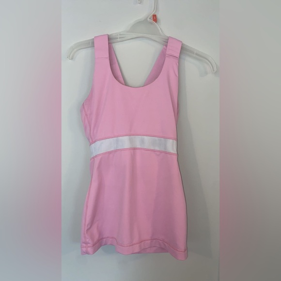 Lulu lemon cross back, built in bra top - Picture 4 of 4